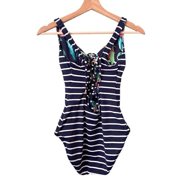 Tommy Bahama Tropi-Calling Reversible Lace-Back One-Piece Swimsuit in Size 6 - Picture 11 of 16